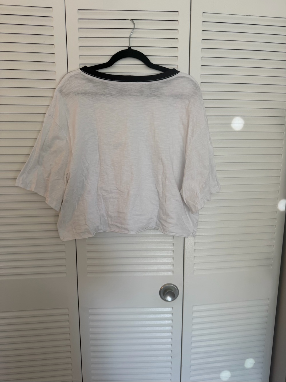 Fabletics White Crop Top with Black Neck Trim - Picture 4 of 5